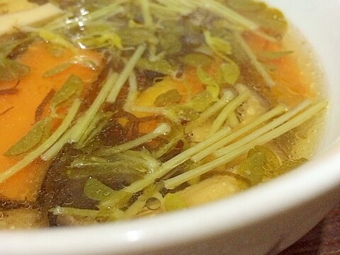 野菜ともずくのスープ